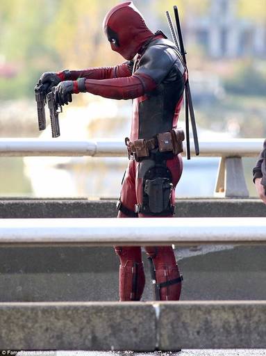 Про кино - Deadpool: Он не только мазафака в краснючем костюме, но и супергерой!